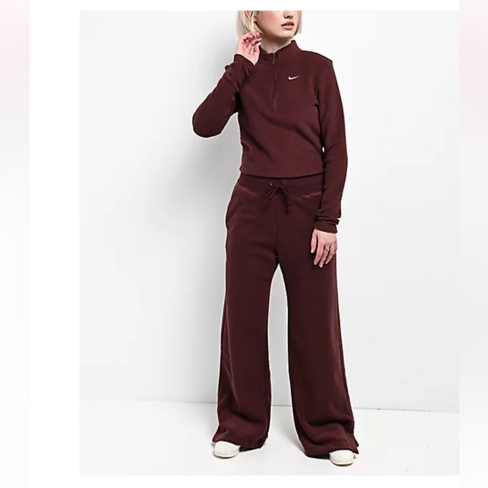 Women’s Nike sweatsuit